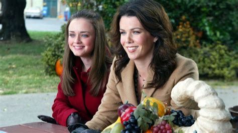 Rewatching 'Gilmore Girls' for fall? Here's why it's the perfect autumn show